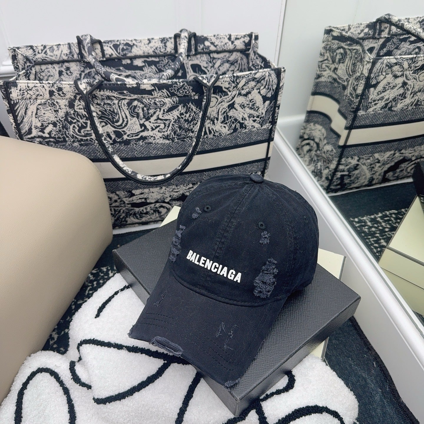 Balenciaga  Baseball Cap